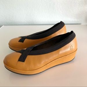 FLY LONDON Tan Leather Platform Wedge Shoes Women’s Size 9 Black Accent